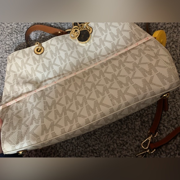 Michael Kors purse - Picture 11 of 12